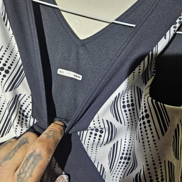 Lululemon Activewear top - Picture 3 of 6